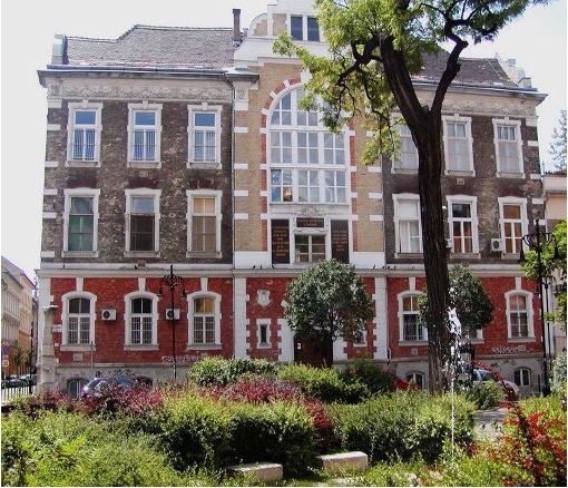 Az egykori Fehér Kereszt székháza ma a Semmelweis Egyetem II. Sz. Tűzoltó utcai Gyermekgyógyászati Klinikájának főépülete (Forrás: semmelweis.hu)