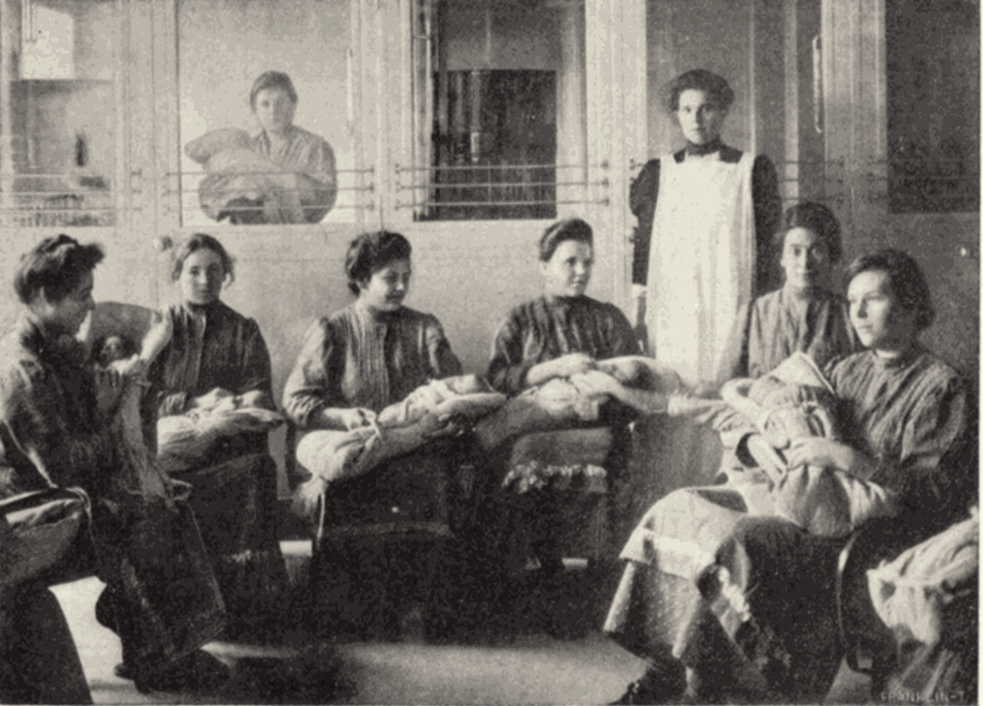 Anyák csecsemőikkel együtt – a Vasárnapi Ujság 1908. március 29-i számában megjelent fénykép